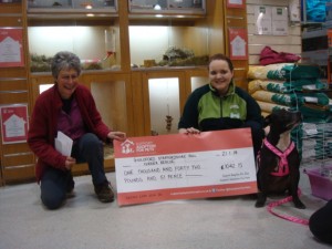 Presentation of the cheque with Trixie 
